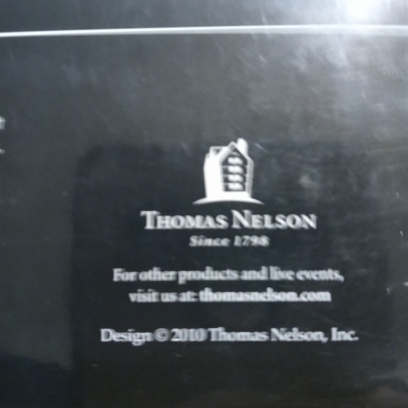 NIP Thomas Nelson Gift Bible - Picture 4 of 8